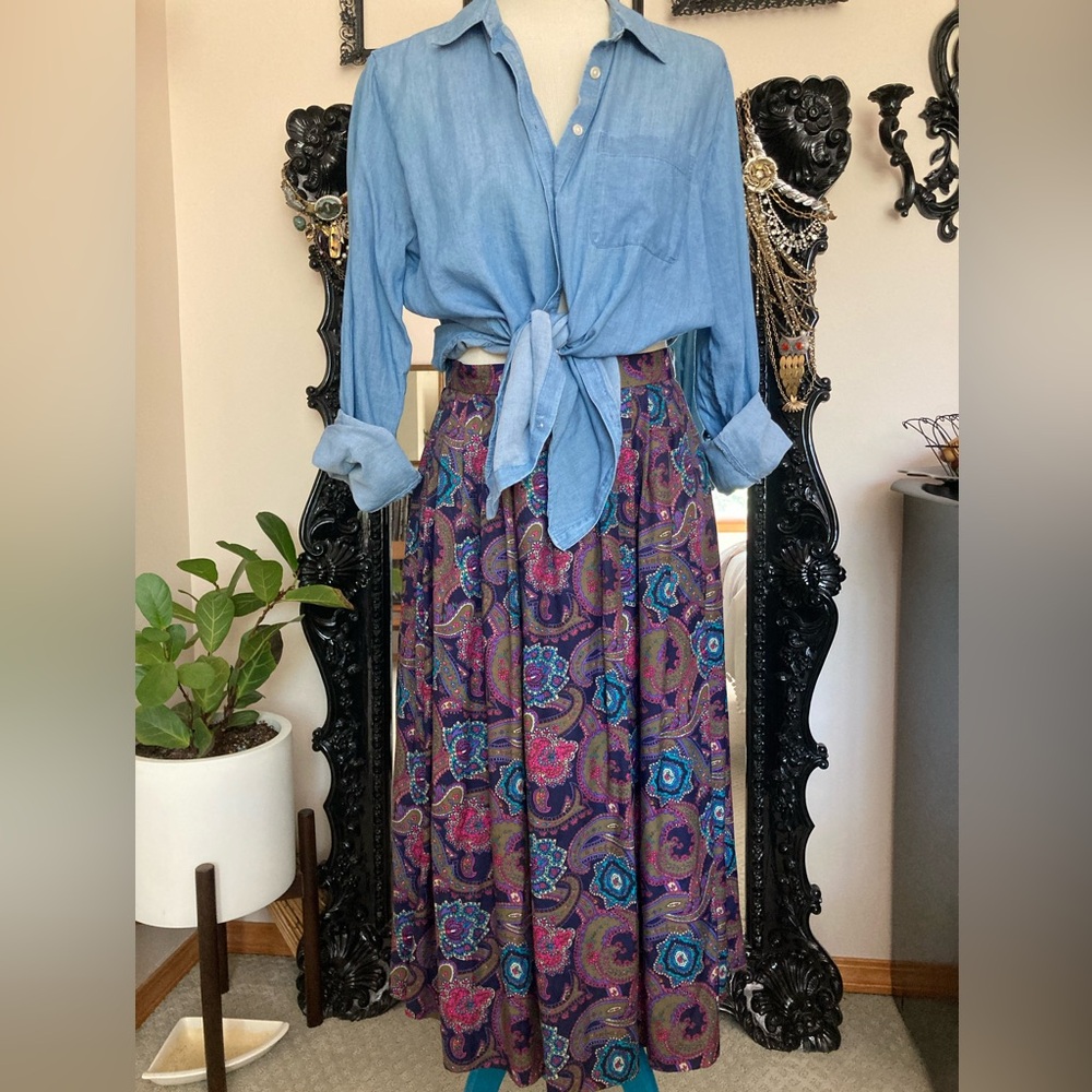 Vintage 90’s Paisley Midi Skirt w/Pockets!- Size Small/Medium